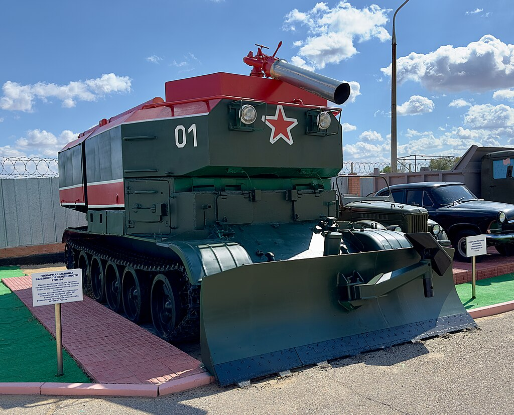 Пожарный танк ГПМ-54 в Музее космонавтики на Байконуре