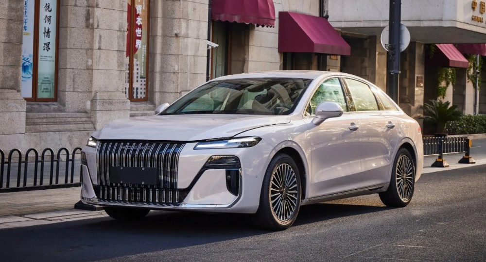 2 050 км без дозаправки: новый Roewe M7 DMH стал лидером среди гибридов