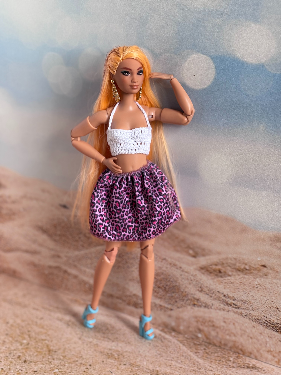 Barbie Extra Fancy на теле йоги Medea