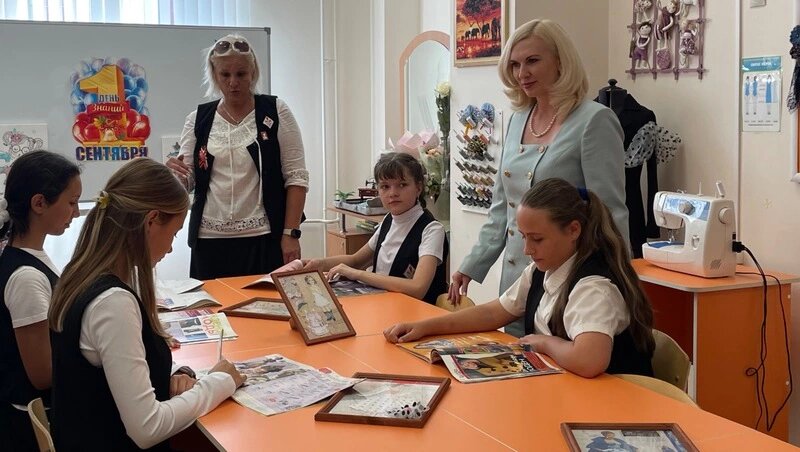    Министр образования и науки посетила школу Пятигорска Фото: ИА «Победа26»