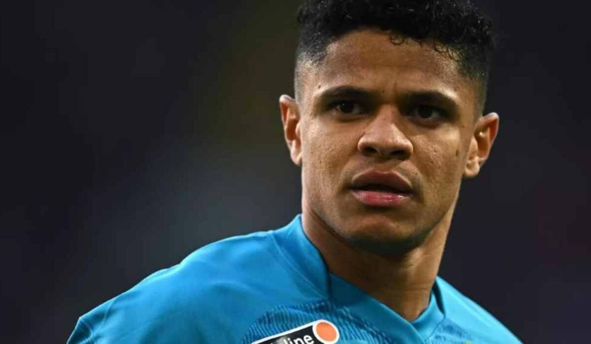     Дуглас Сантос. Источник: ria.ru Автор фото: Владимир Астапкович