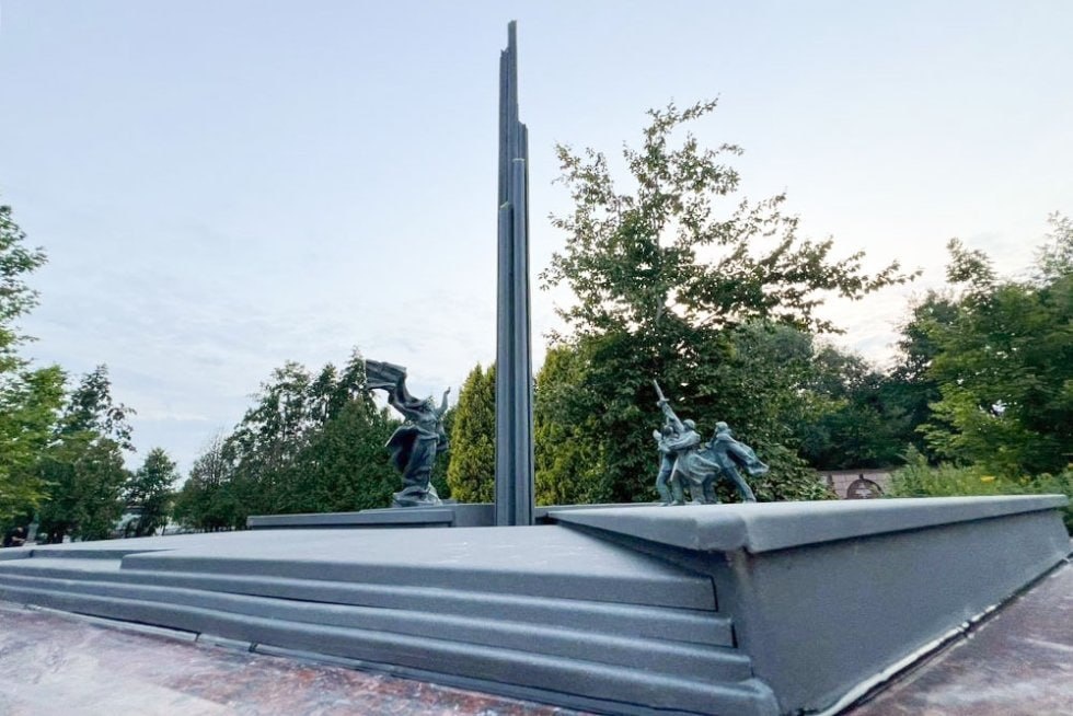 Бронзовая копия памятника воинам Советской Армии – освободителям Советской Латвии и Риги от немецко-фашистских захватчиков в Парке исторических скульптур «Спасённая Европа» в Парке Победы в Калининграде. Источник: Национальный центр исторической памяти при Президенте Российской Федерации, https://t.me/nciprussia/4451.