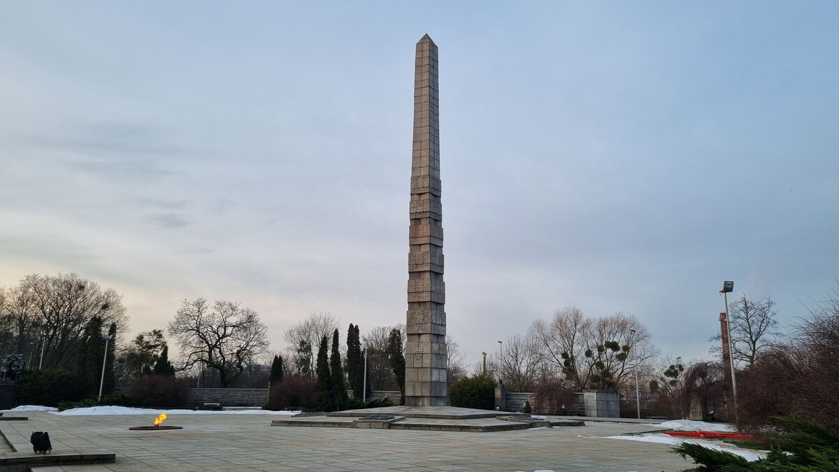 Мемориал 1200 гвардейцам в Парке Победы в Калининграде. Фото: Александр Ржавин, январь 2024 года.