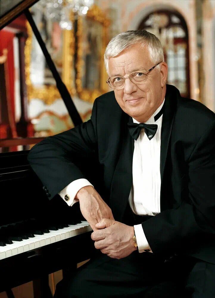 Раймонд Паулс