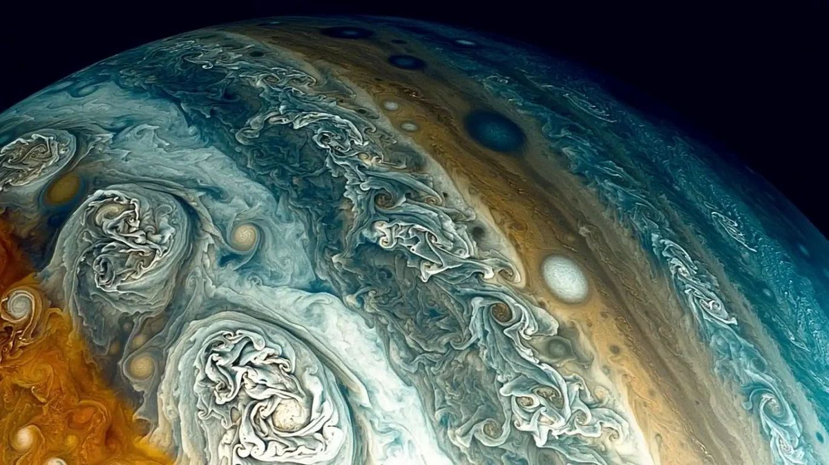 Пояса атмосферных завихрений Юпитера.   Изображение из открытых источников.