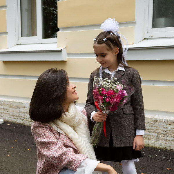     Женя Любич отвела старшую дочь в первый класс