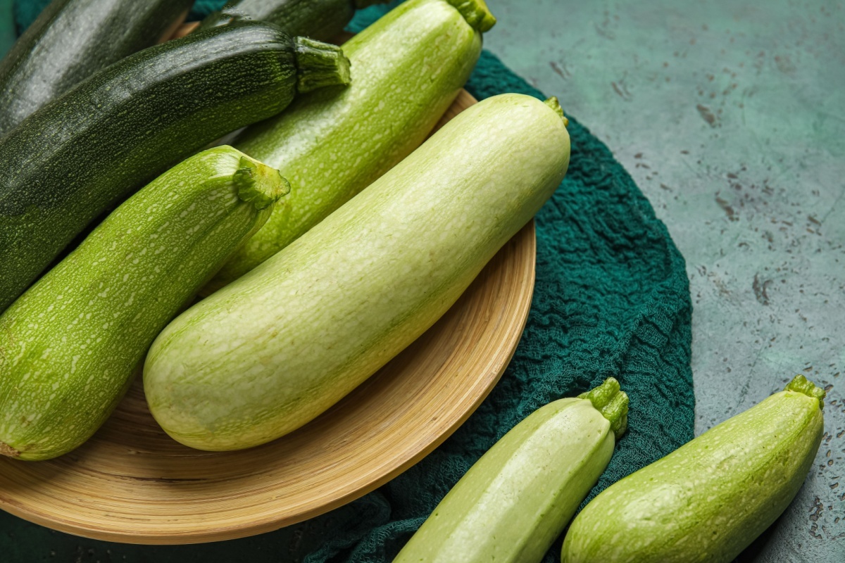 Pixel-Shot / Shutterstock / FOTODOM📷У кабачка также низкий гликемический индекс — около 15 по шкале из 100 единиц