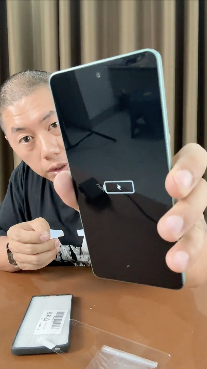    Блогер купил и разобрал рекламируемый в Китае смартфон за тысячу рублей