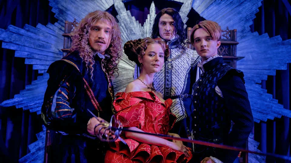 Любовный четырёхугольник Этерны в тронном зале