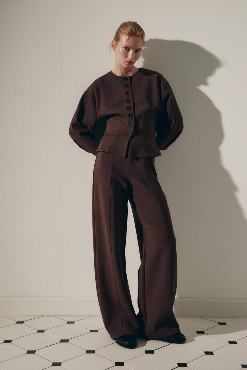    коричневые брюки