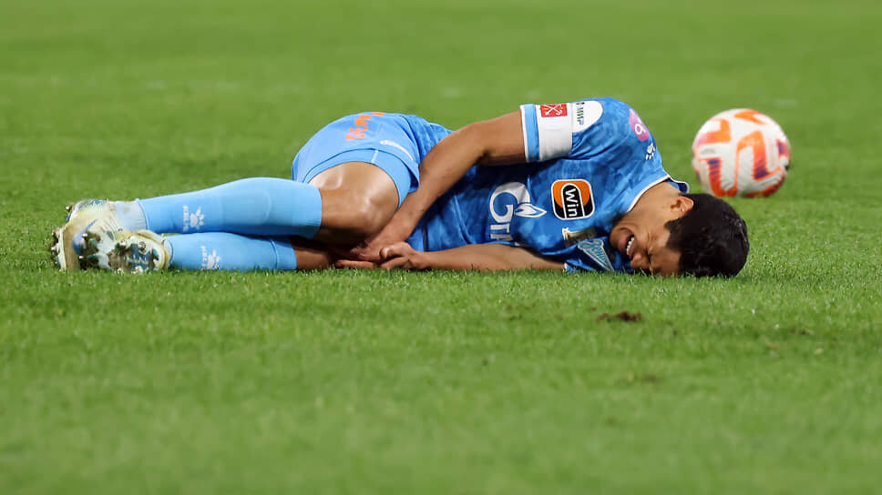 Игрок команды «Зенит» Дуглас дос Сантос во время матча против команды «Акрон» (Тольятти) в матче чемпионата России по футболу..📷Фото: Валентина Певцова / Коммерсантъ