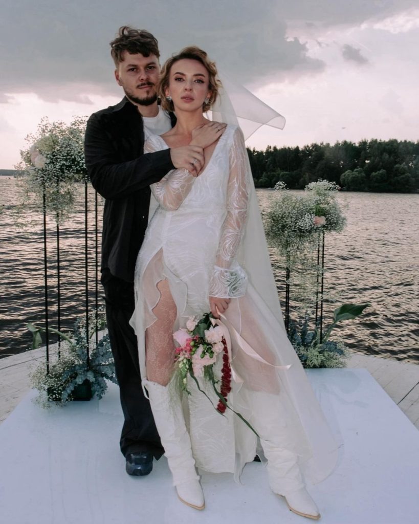 Фото: блог Кати Котофеевой   
Источник: Участница «Женского стендапа» из Уфы Катя Котофеева показала фото со свадьбы - МойБашкортостан - Новости Башкирии и Уфы  📷
