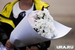     Некоторые родители только на праздничной линейке узнали о нововведении Размик Закарян © URA.RU
