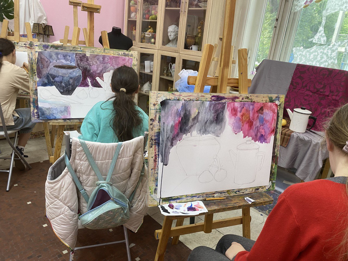 учебные занятия в студии "Мир искусства" во дворце "На Стопани"