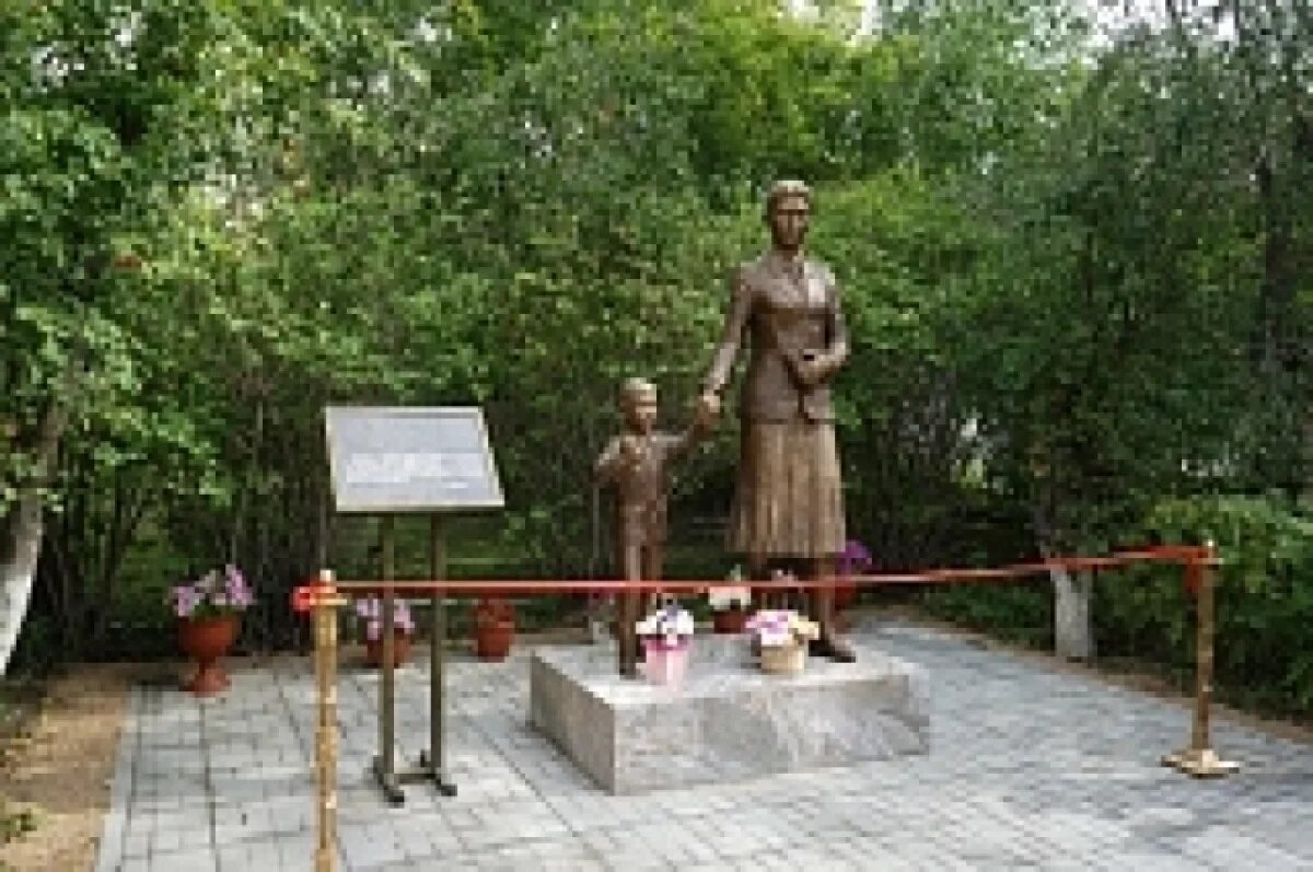    В Бурятии появился памятник учителям.