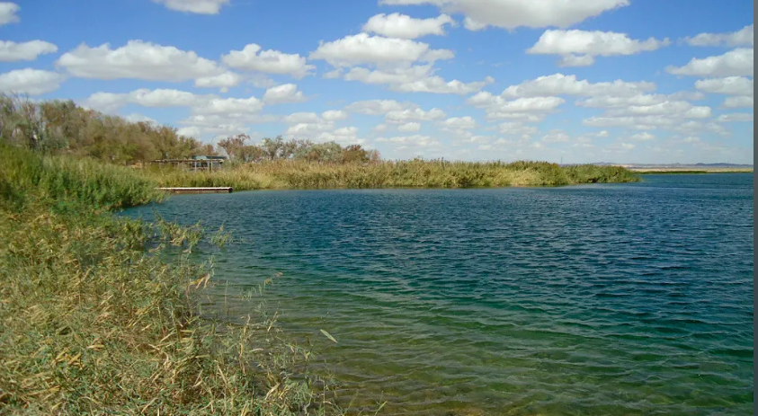 озеро в Учкудуке