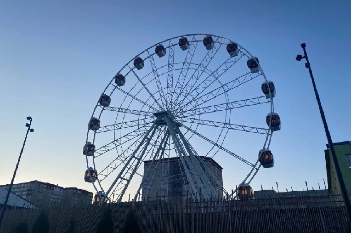    Колесо обозрения в ЦПКиО Волгограда замерло с пассажирами наверху