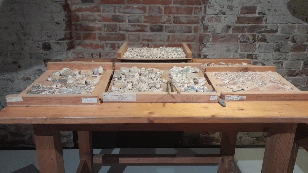 Планшеты с фрагментами