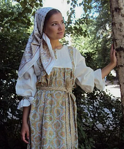 Селянка в сарафане