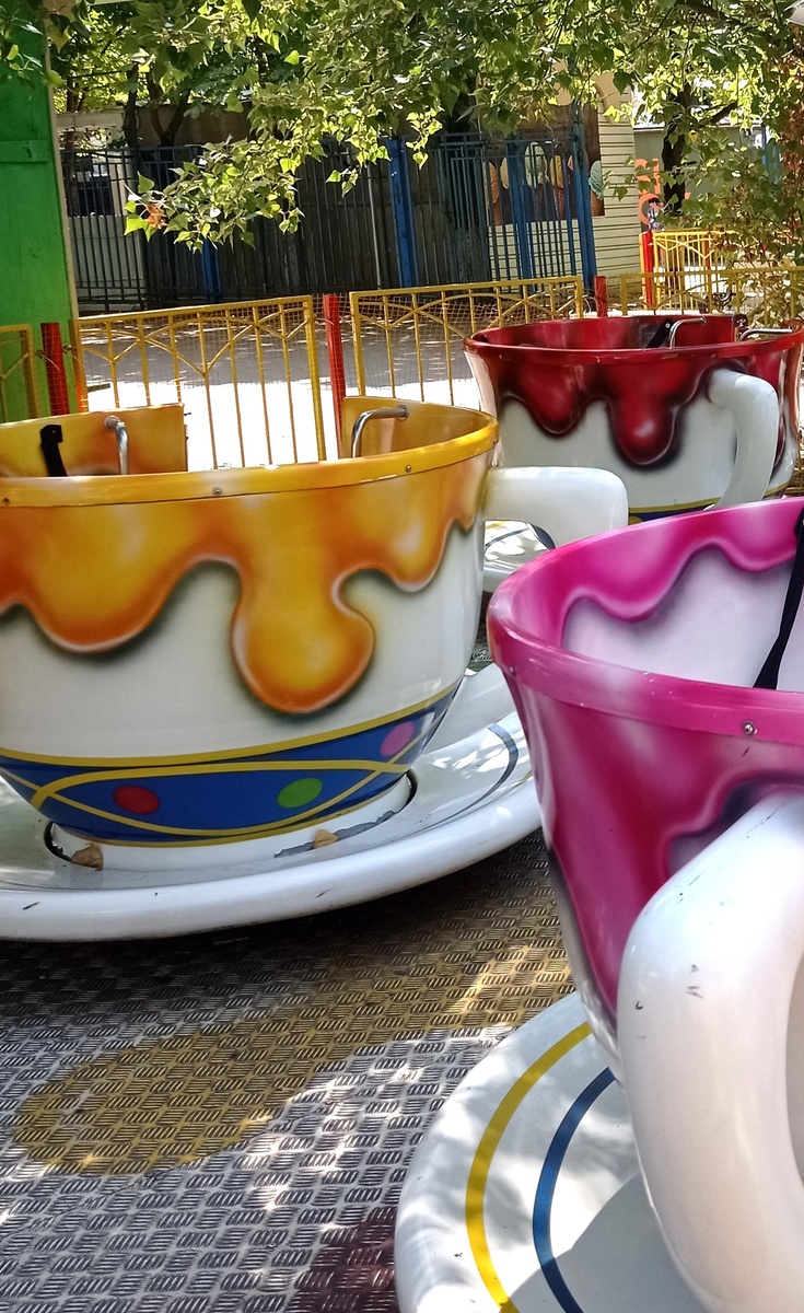 Аттракционы в парке "Сказка"