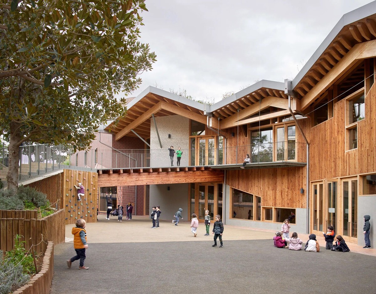 Architecture: Gradolí & Sanz Arquitectes | Project: Imagine Montessori School | Photo: Mariela Apollonio | Geo: Valencia, ES