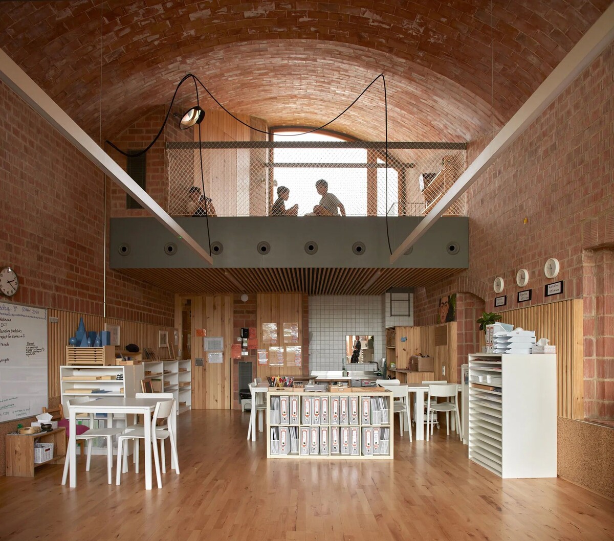 Architecture: Gradolí & Sanz Arquitectes | Project: Imagine Montessori School | Photo: Mariela Apollonio | Geo: Valencia, ES