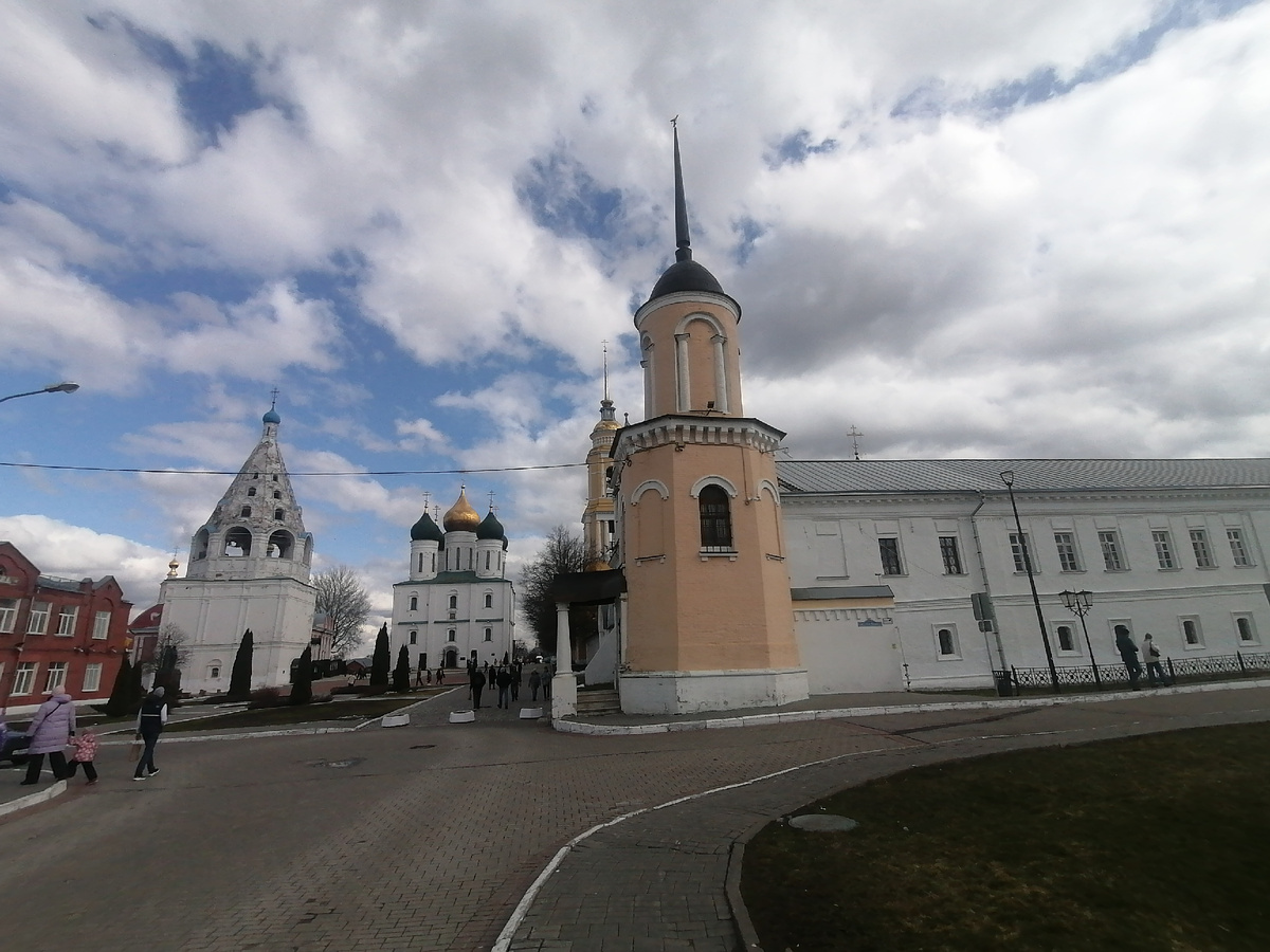 Соборная площадь. 12 апреля 2025 года.