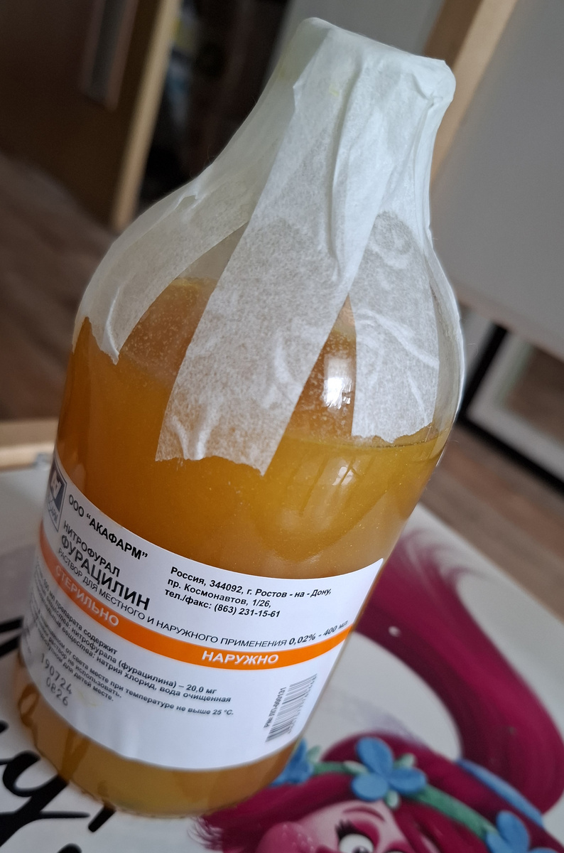 Врачи налили ее в банку из-под фурациллина