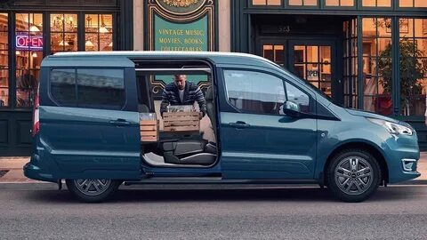 Юлия улыбнулась и села рядом. Мы начали болтать о жизни, увлечениях