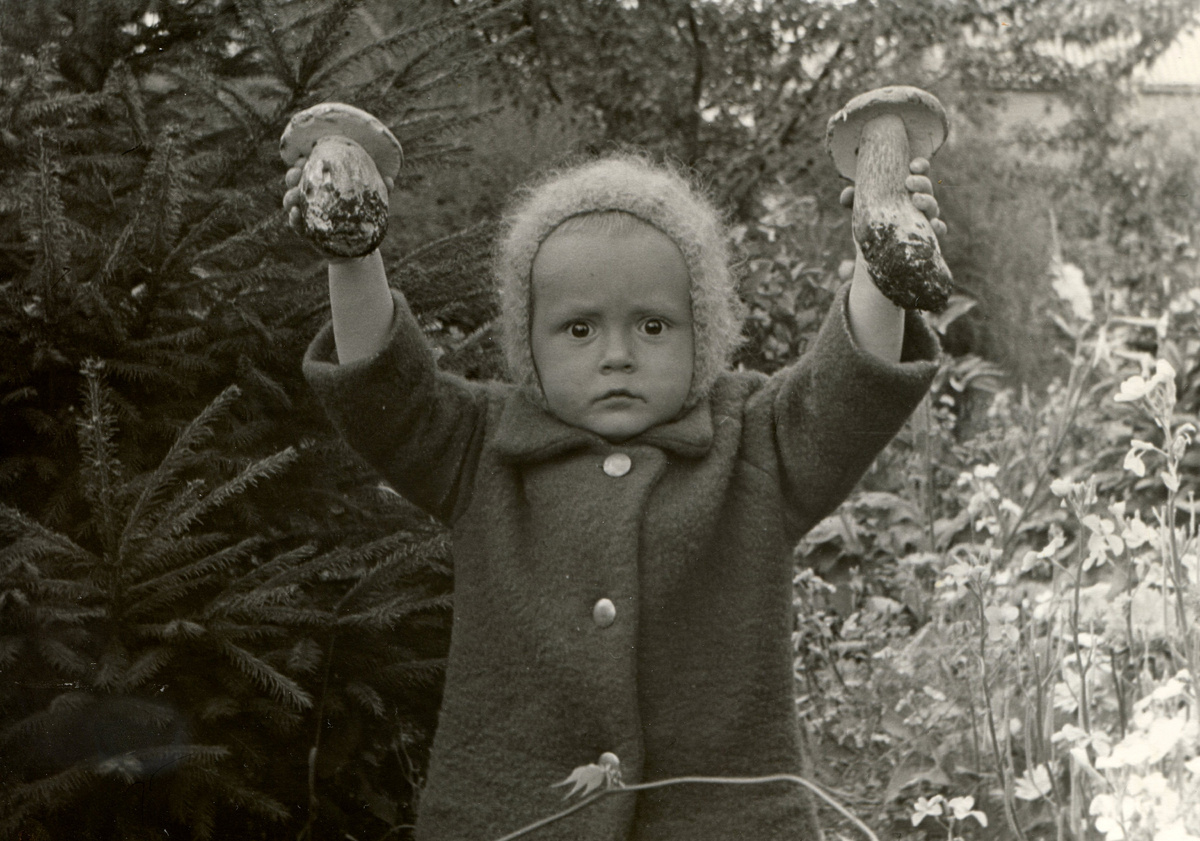 Фотосессия меня и грибов. Август 1974