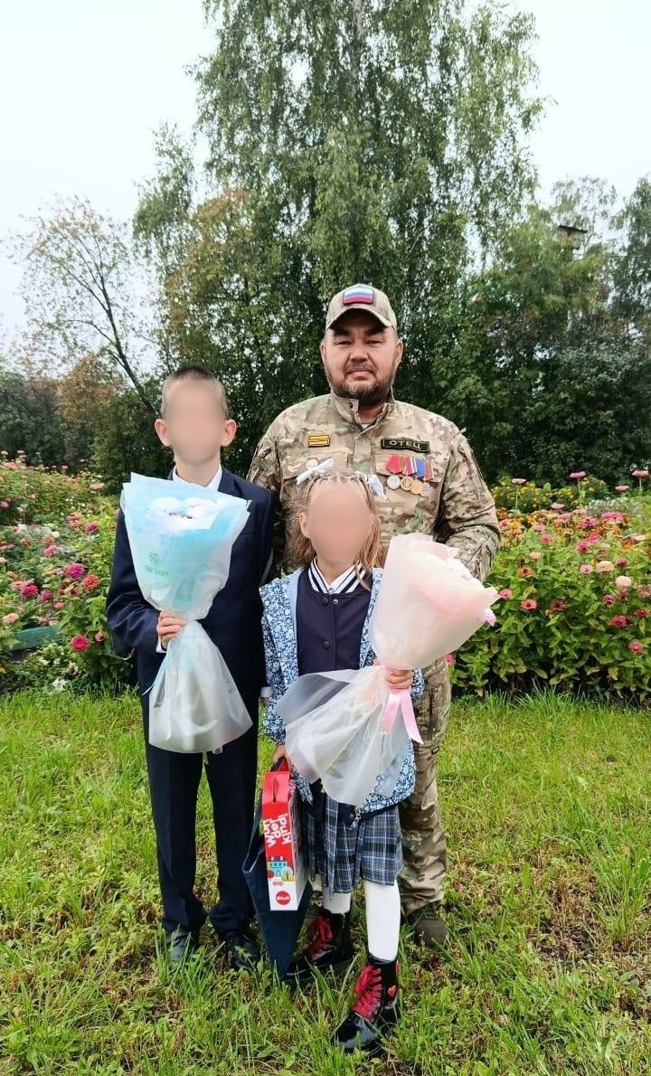    Разяп Арсланов с Алиной и Анатолием