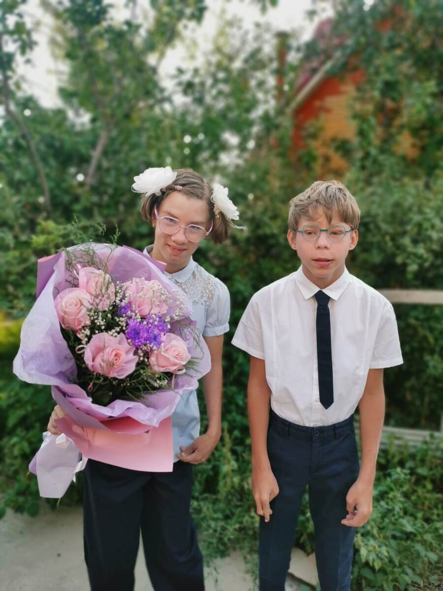 Надя и Илюша 5-й звонок😁