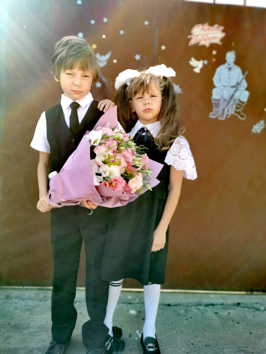 Ваня и Еся 2-й звонок😁