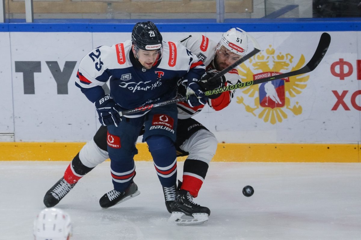    Глеб Чесноков и бывший торпедовский защитник Максим Минеев были заметными фигурами на площадке