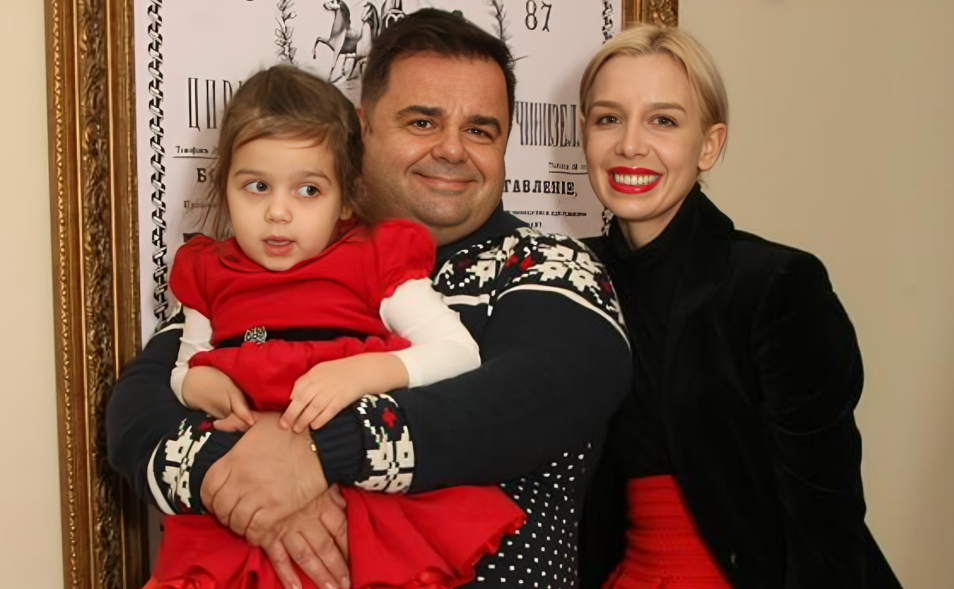 Сергей с женой и дочерью