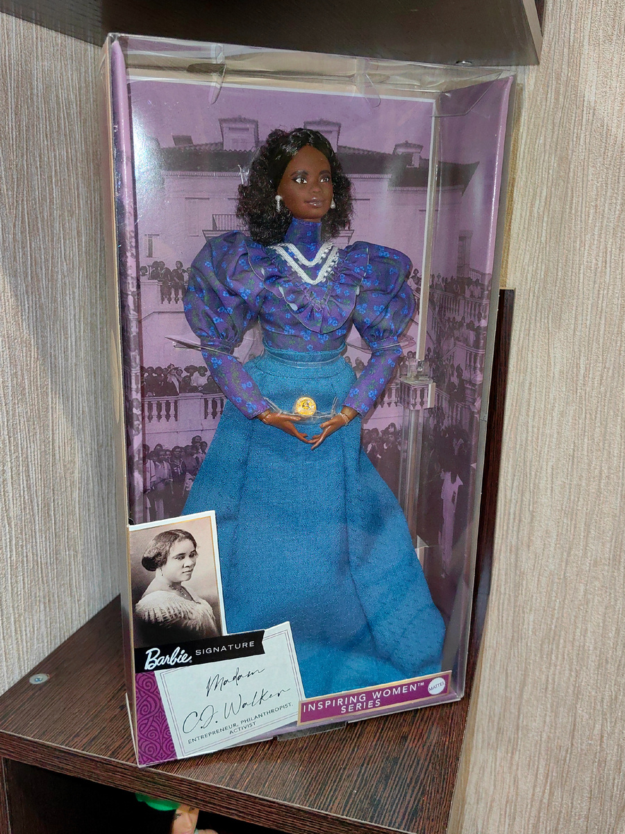 Barbie Inspiring Women.