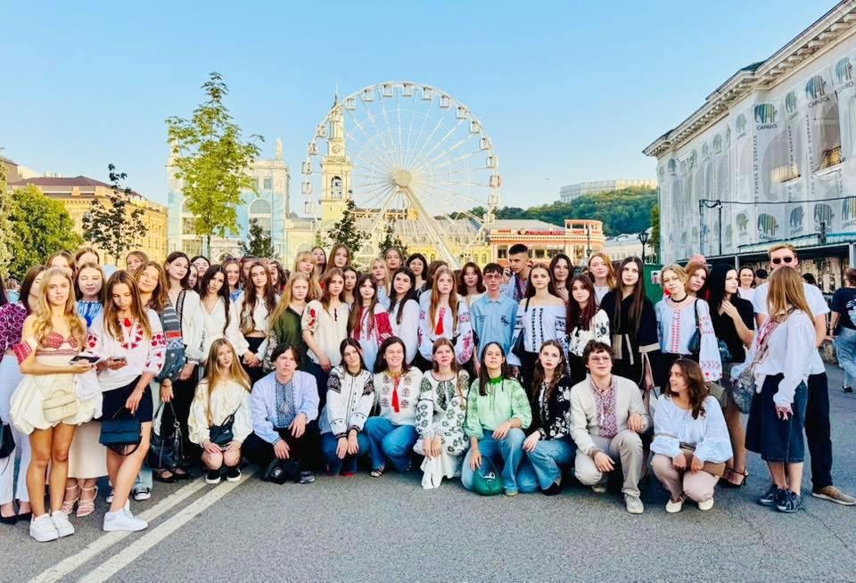    Фото группы Киево-Могилянской академии, где также видно лишь несколько парней Соцсети