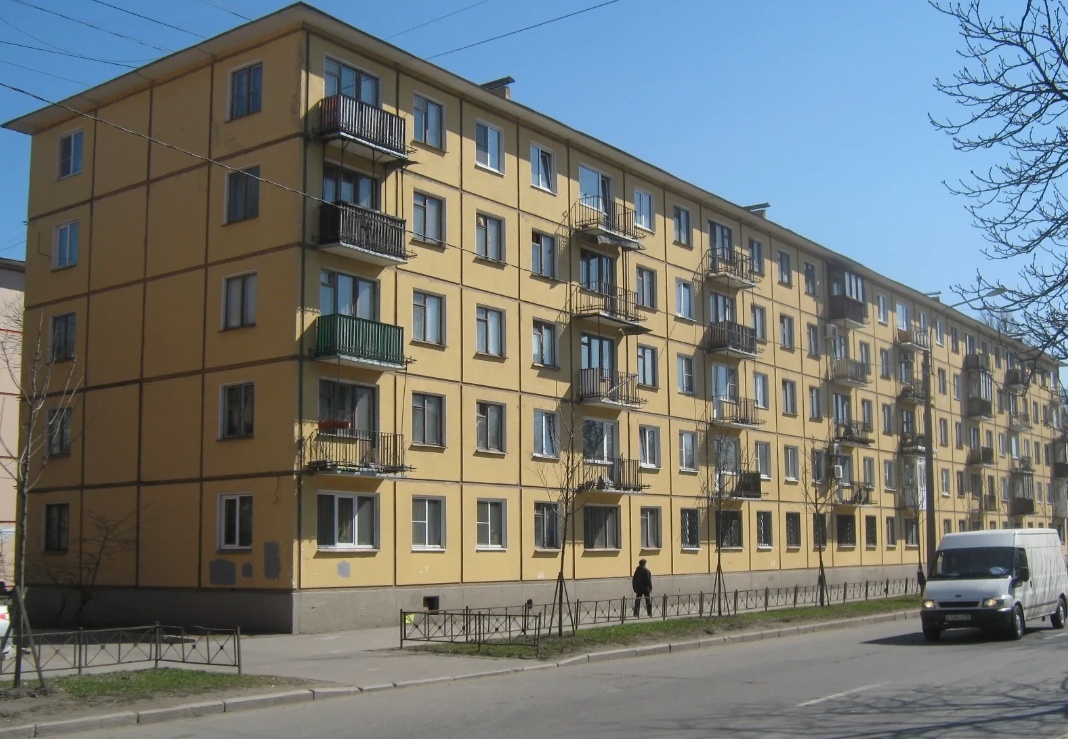 Такой дом построен в Санкт Петербурге 