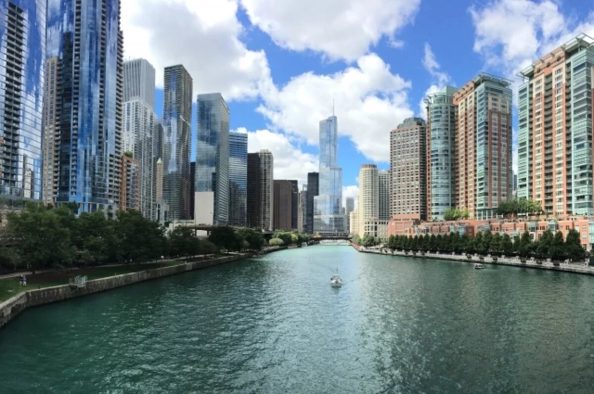    CNN: власти США направят бронетехнику в Чикаго для борьбы с мигрантами