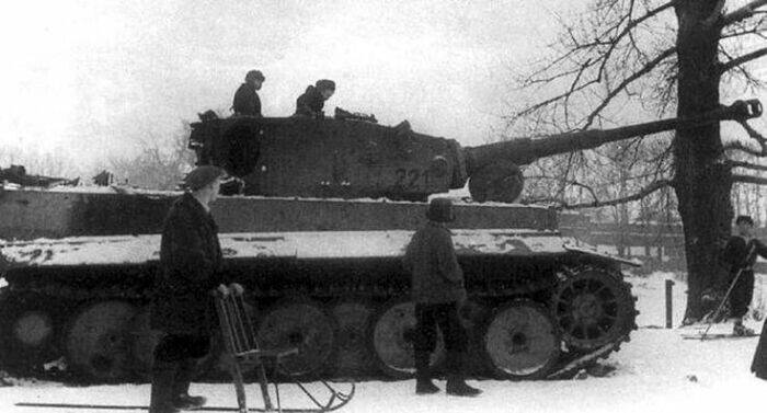 Тяжелых танков становилось всё больше.