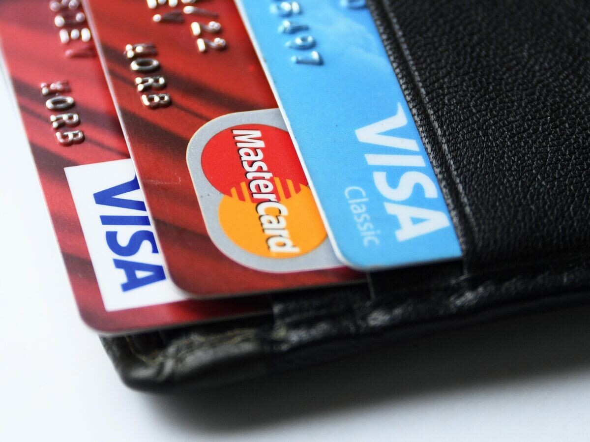    Банковские карты международных платежных систем Visa и Mastercard© РИА Новости . Григорий Сысоев