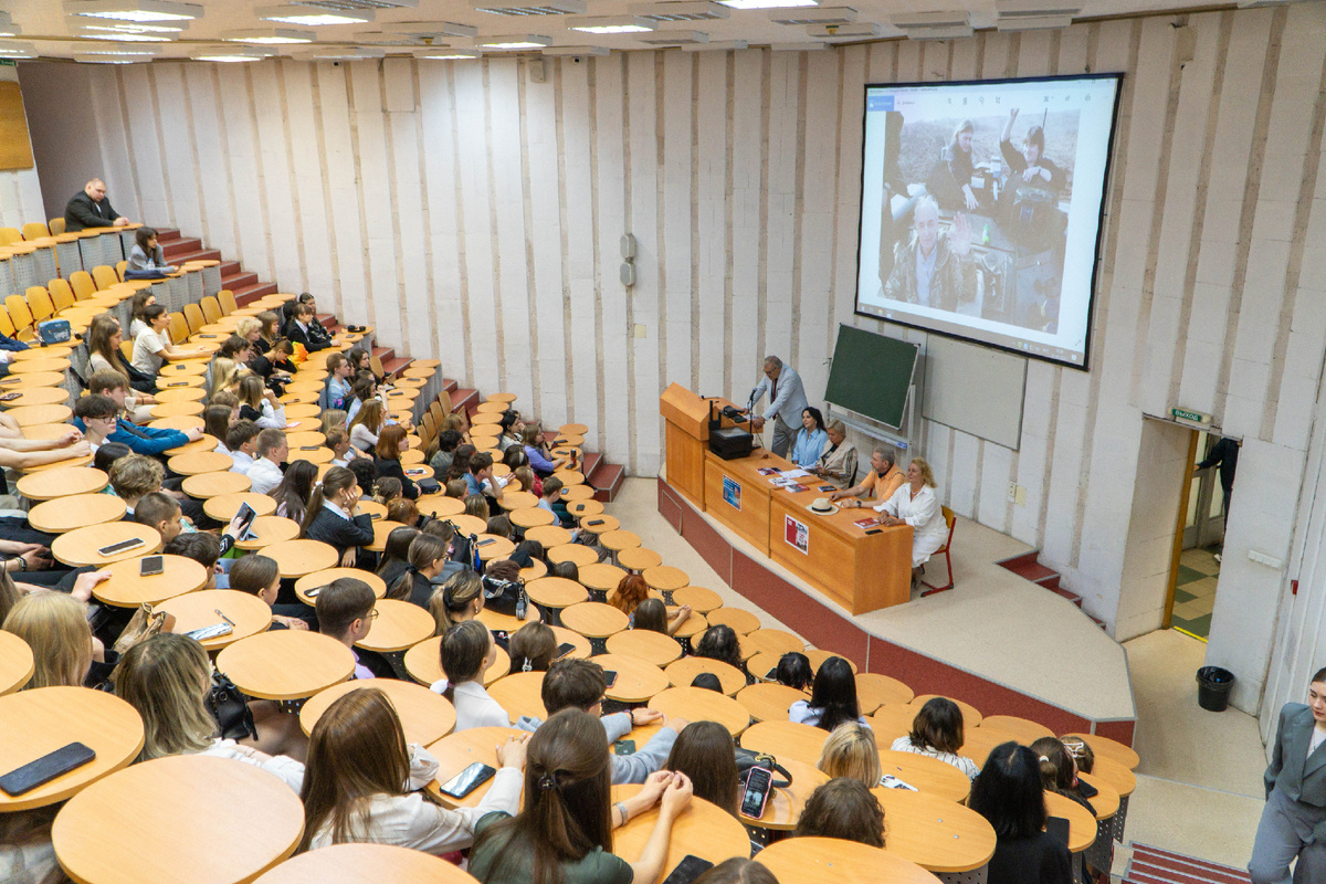 Первокурсники в День знаний узнали кое-что о Подвиге...