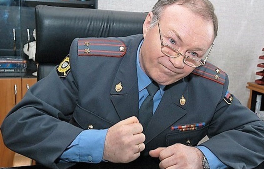 А родители хотели, чтобы он на самом деле служил в милиции