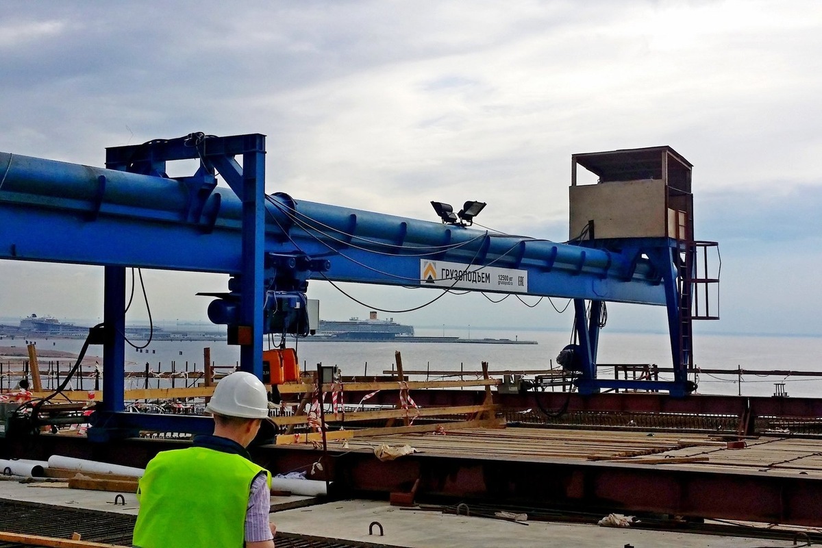    Козловые и консольные настенные краны для строительства Западного скоростного диаметра в Санкт-Петербурге. скриншот аккаунта компании "Грузоподъем" Вконтакте