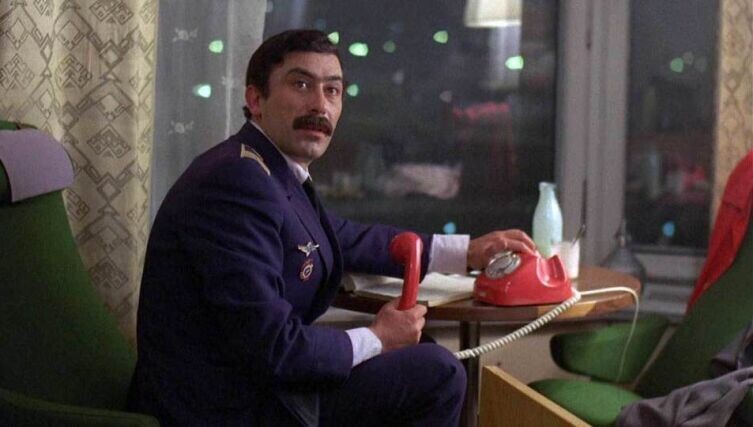   Вахтанг Кикабидзе Кадр из фильма «Мимино», киностудия «Мосфильм», 1977 г.