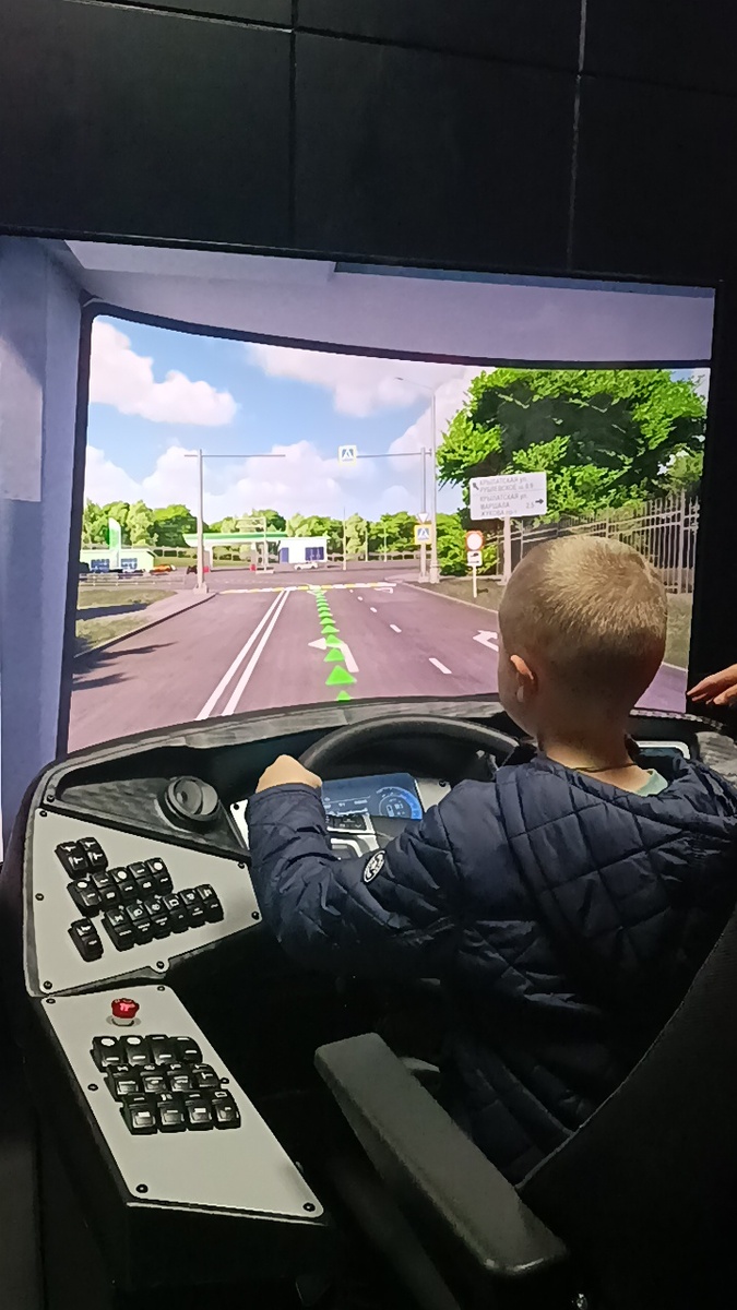 Водитель электробуса (фото автора). 