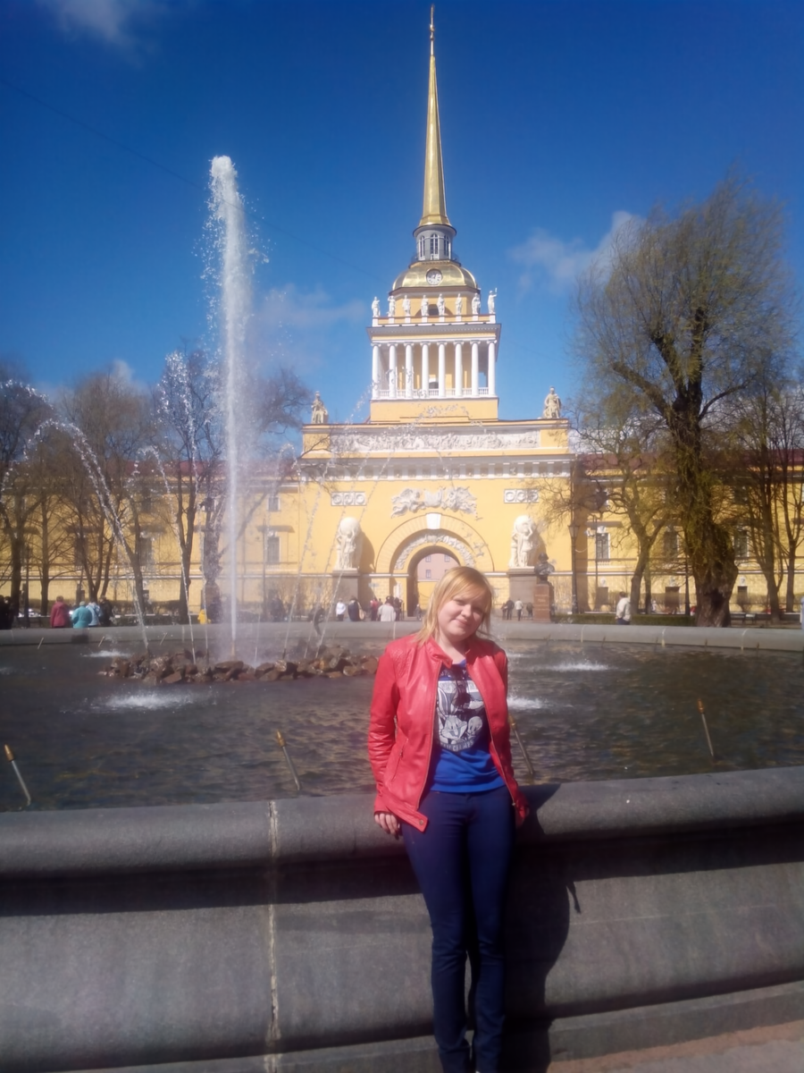 Это я в 2015г у Петропавловской крепости :)