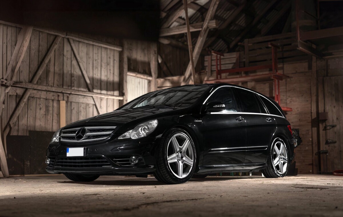 8 Mercedes-Benz R63 AMG