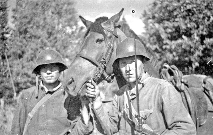 Южный Сахалин. Август. 1945 г. Разведчики. Фото старшего сержанта Григория СОКОЛОВА.