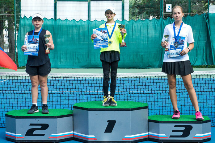 Слева направо Анастасия Пугачева (Новосибирск), Анастасия Викулова (Барнаул), Алиса Шульга (Хабаровск).